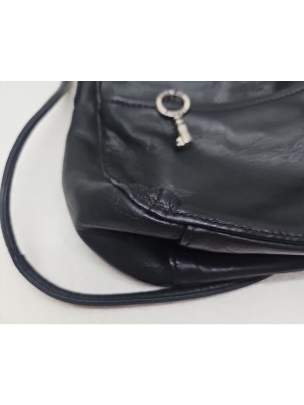 Vintage Fossil Black Leather Crossbody Bag Key Charm Y2K Minimalist - Picture 6 of 16